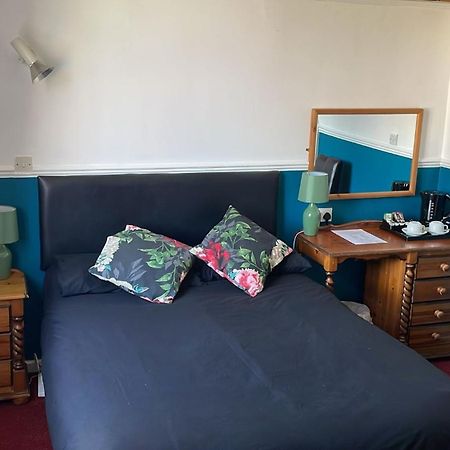 Barons Court Hotel Wolverhampton Esterno foto