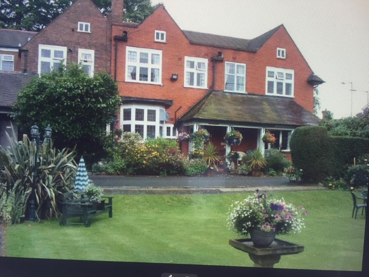 Barons Court Hotel Wolverhampton Esterno foto