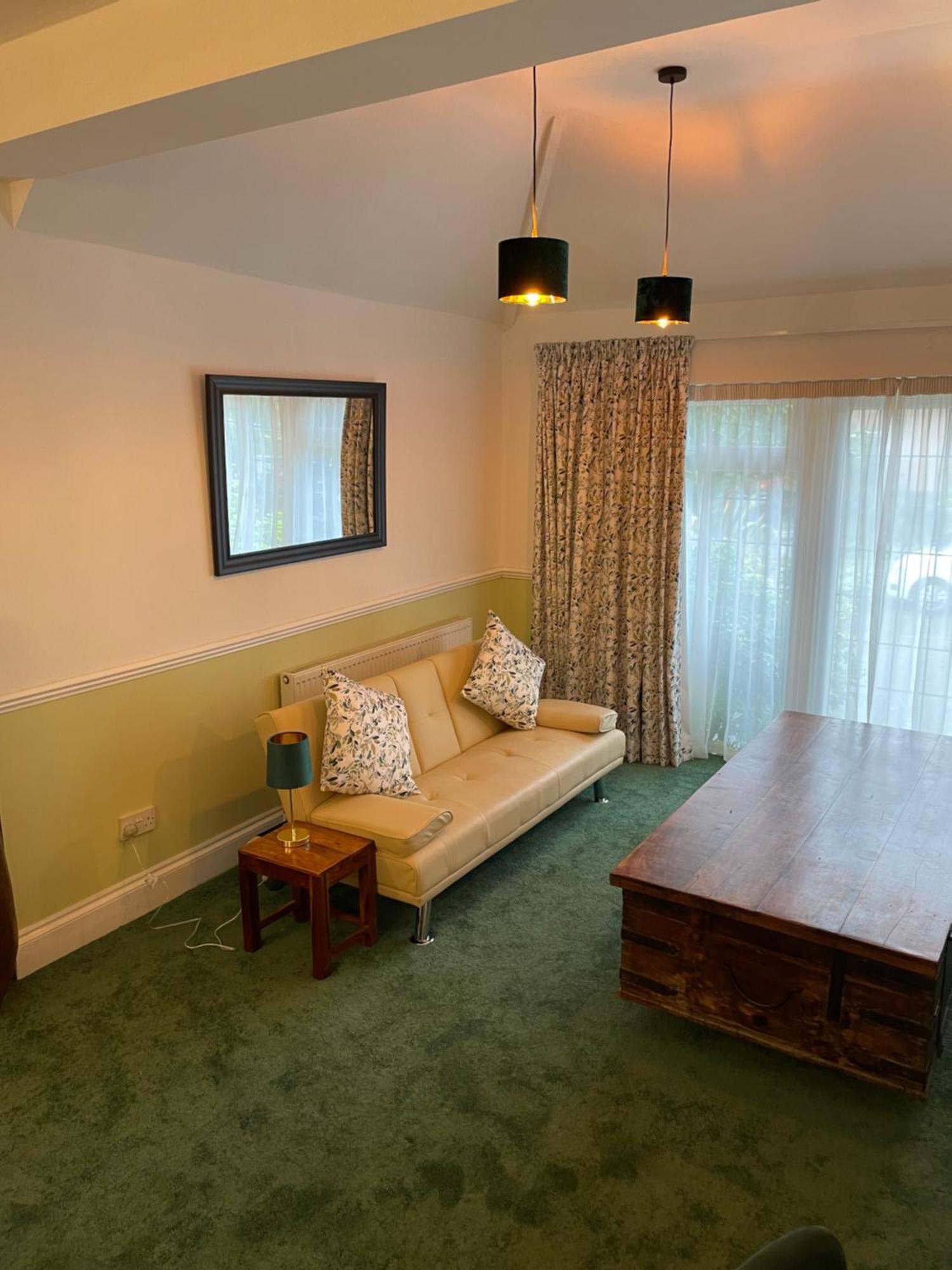 Barons Court Hotel Wolverhampton Esterno foto