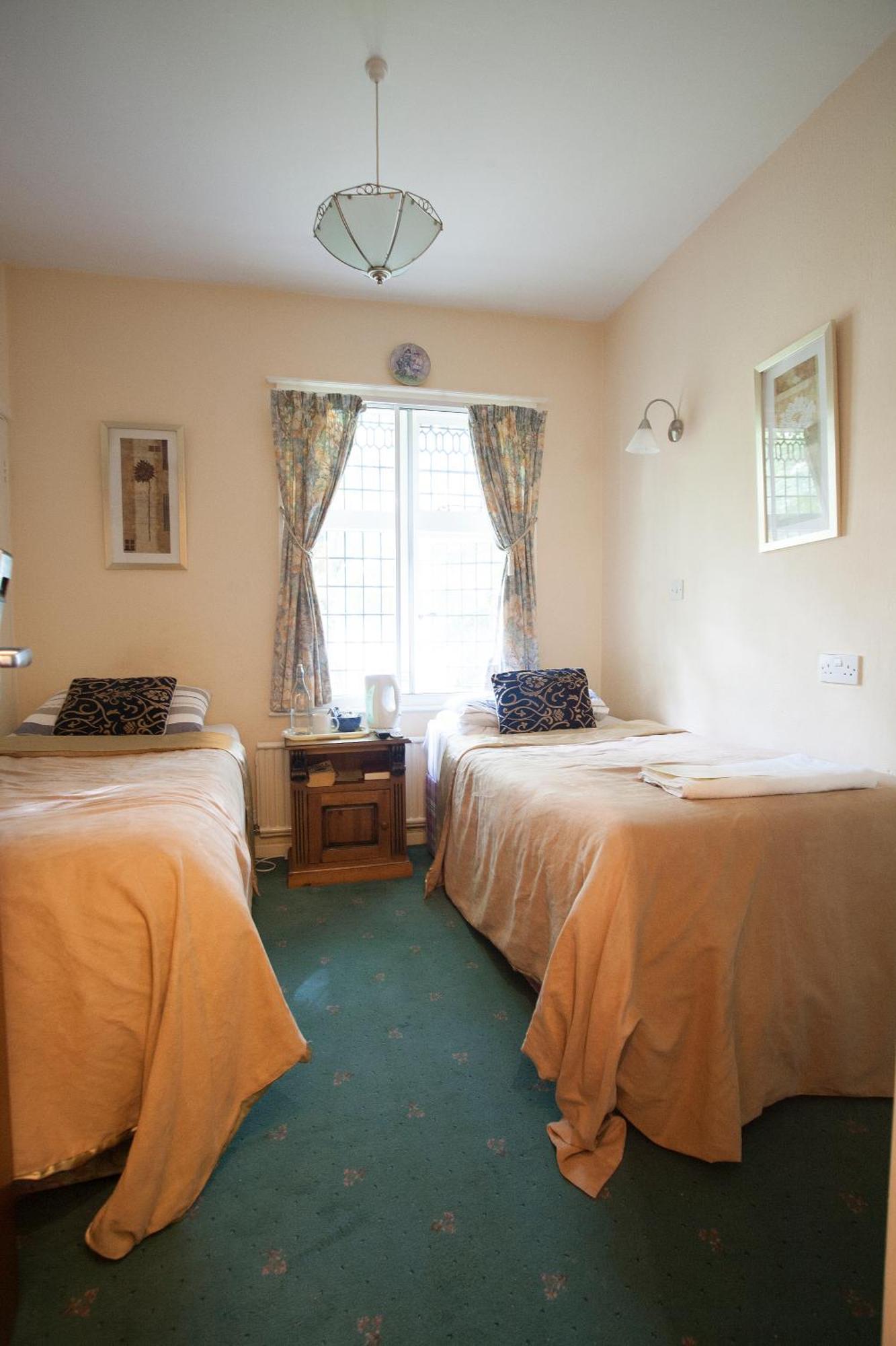 Barons Court Hotel Wolverhampton Esterno foto