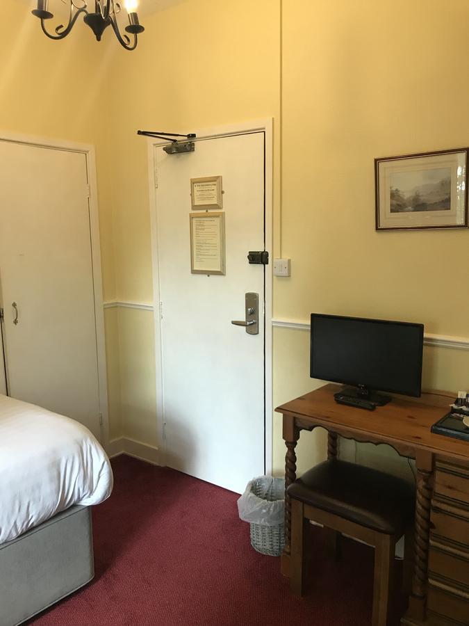 Barons Court Hotel Wolverhampton Esterno foto