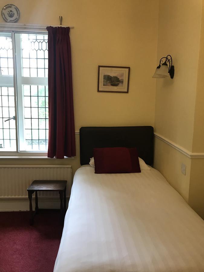 Barons Court Hotel Wolverhampton Esterno foto