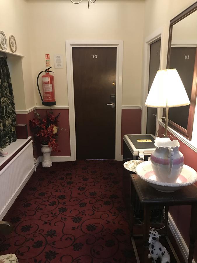 Barons Court Hotel Wolverhampton Esterno foto