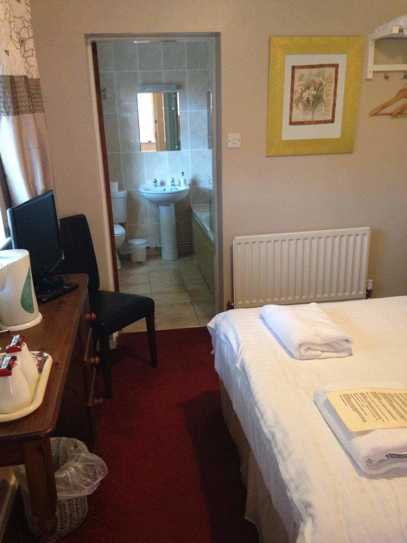 Barons Court Hotel Wolverhampton Esterno foto