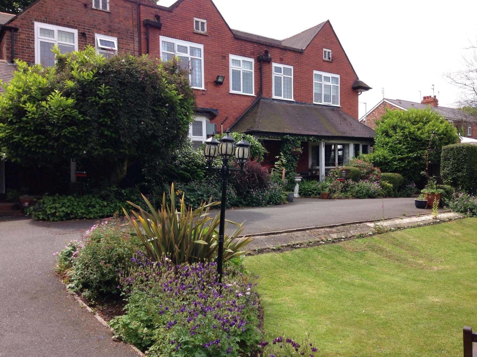 Barons Court Hotel Wolverhampton Esterno foto