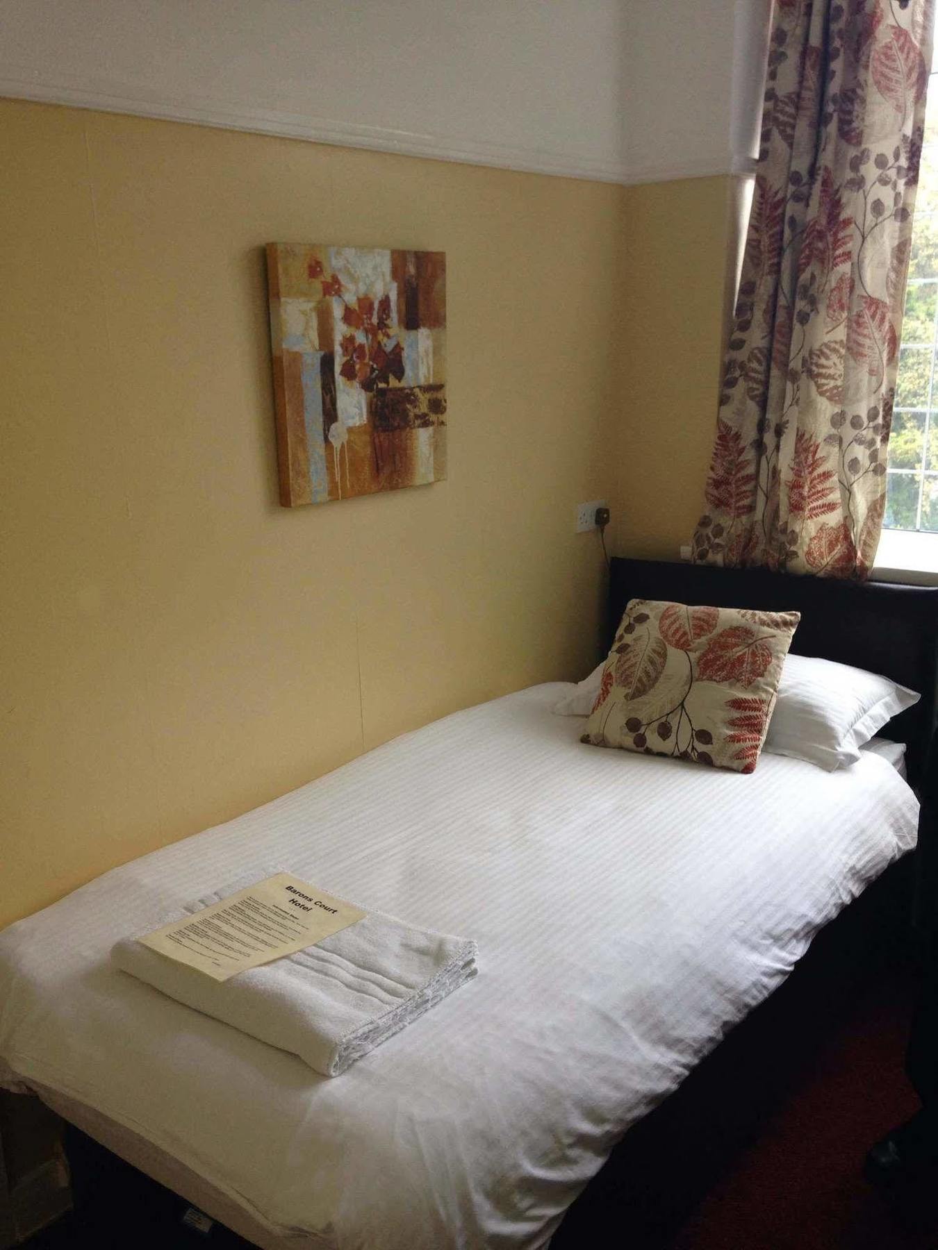 Barons Court Hotel Wolverhampton Esterno foto