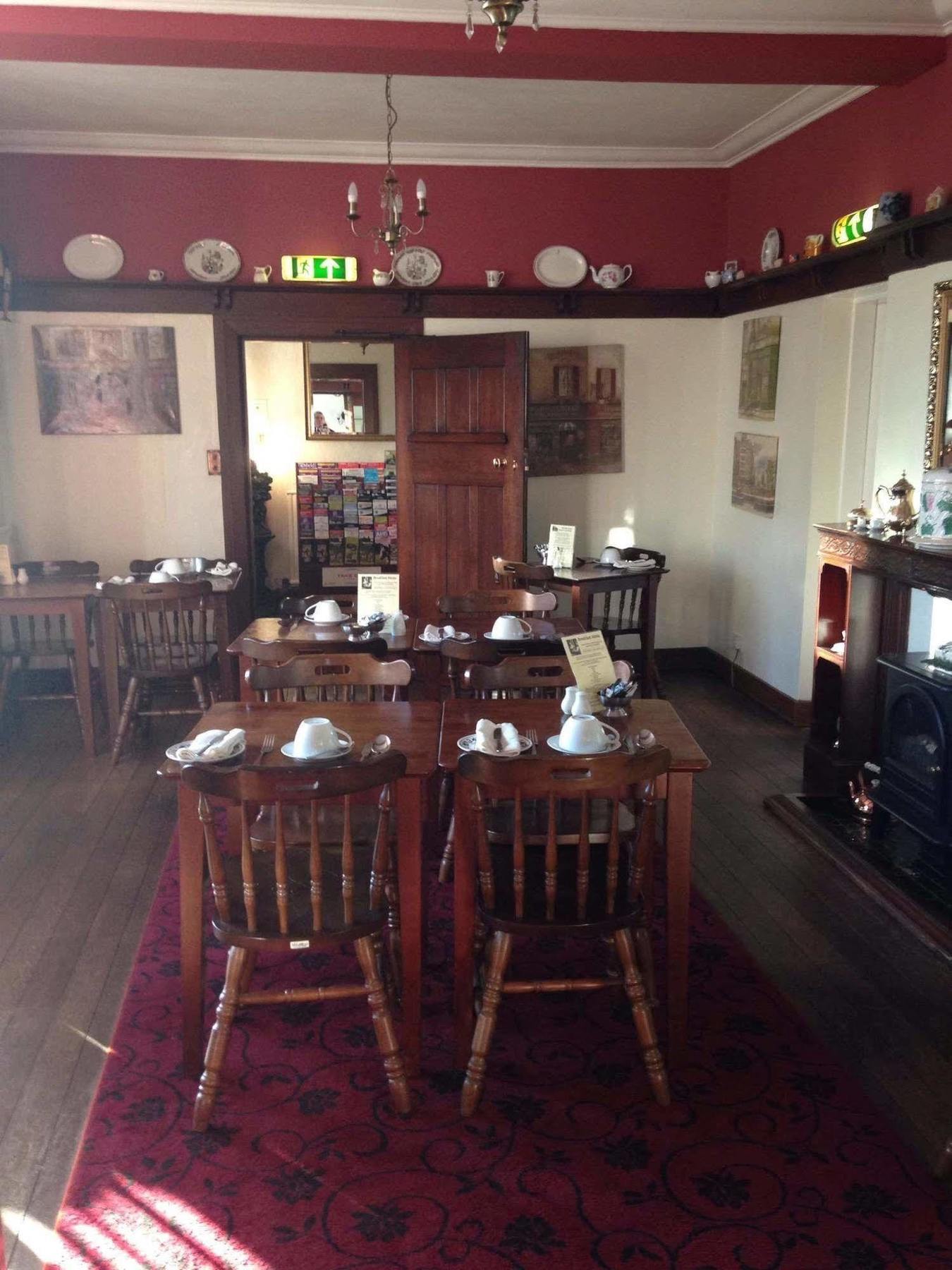 Barons Court Hotel Wolverhampton Esterno foto
