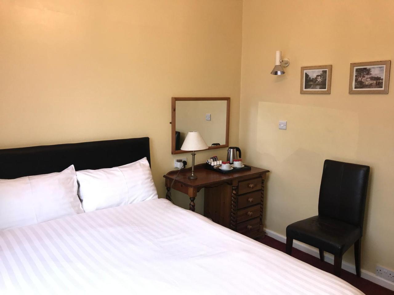 Barons Court Hotel Wolverhampton Esterno foto