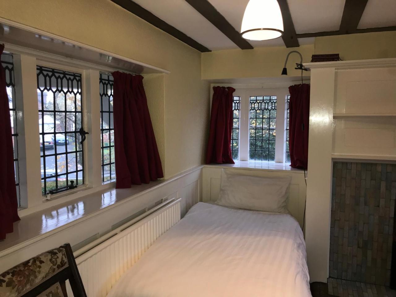 Barons Court Hotel Wolverhampton Esterno foto