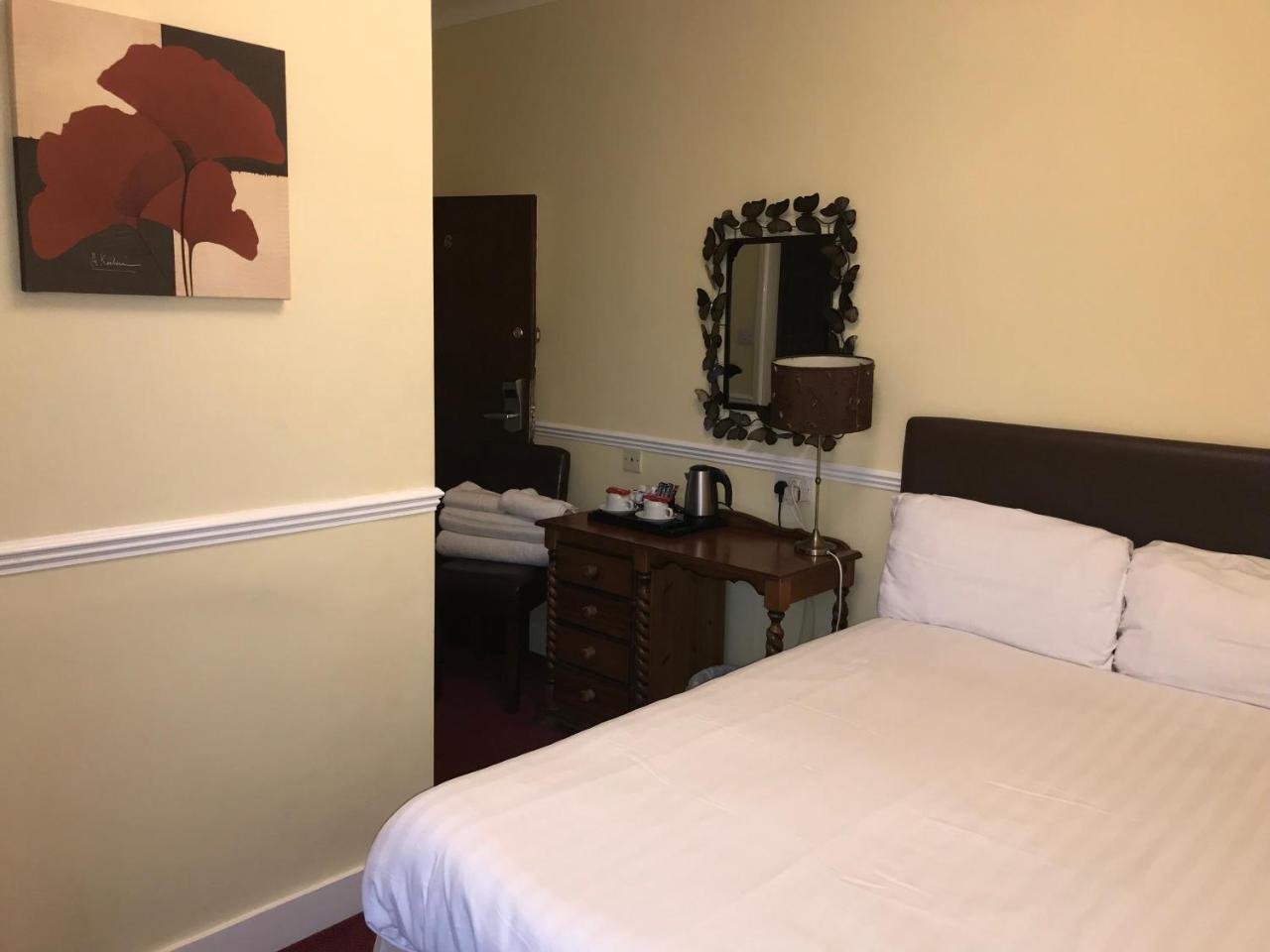 Barons Court Hotel Wolverhampton Esterno foto