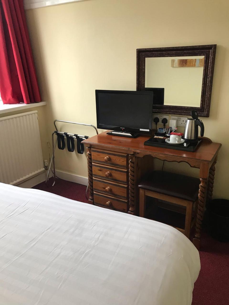 Barons Court Hotel Wolverhampton Esterno foto