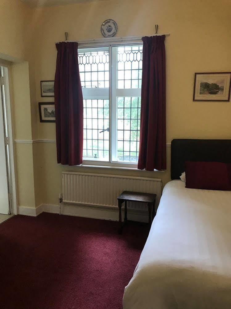 Barons Court Hotel Wolverhampton Esterno foto